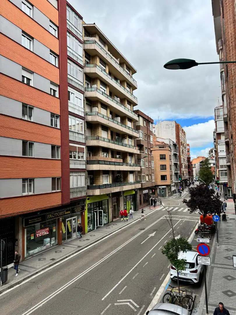 Vista exterior de Pis en venda en Valladolid amb Calefacció, Parquet i Moblat