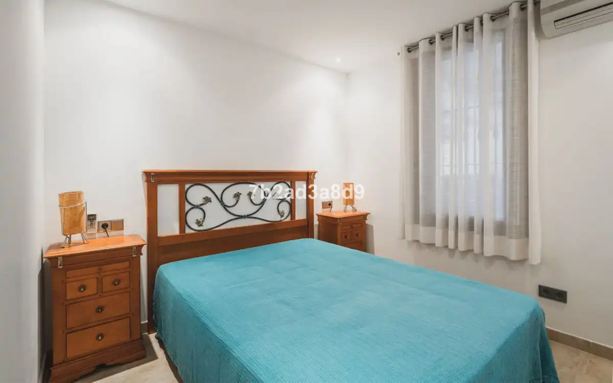 Dormitori de Casa o xalet en venda en Marbella amb Aire condicionat, Jardí privat i Terrassa
