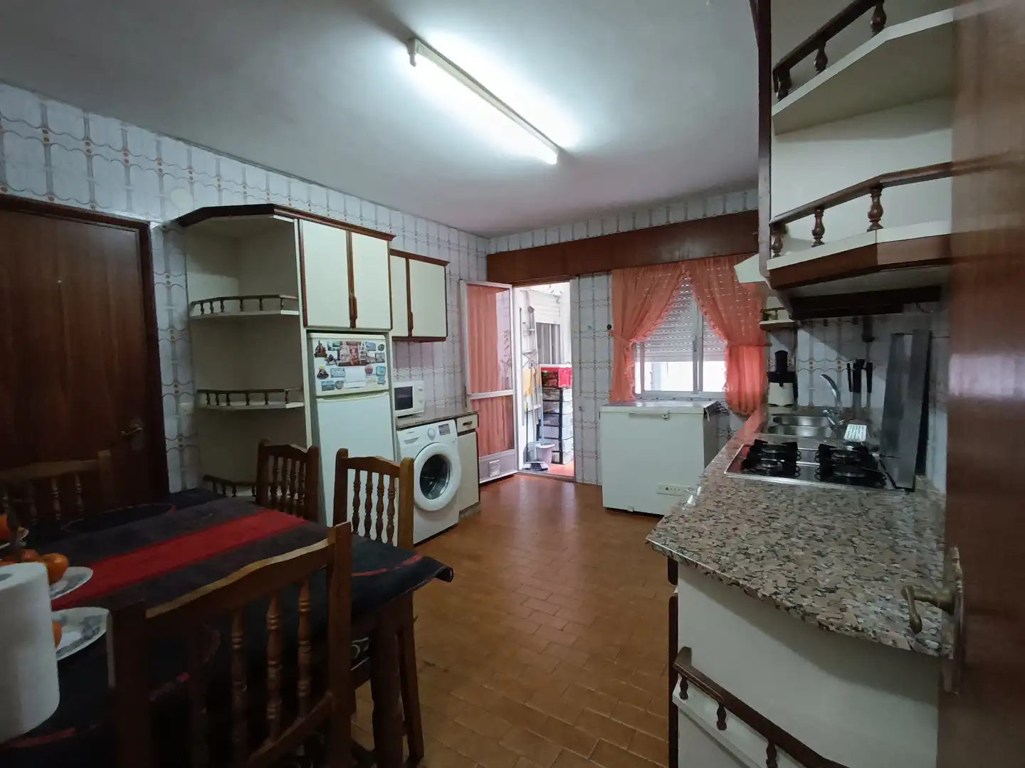 Cuina de Pis en venda en Pontevedra Capital  amb Calefacció, Parquet i Traster