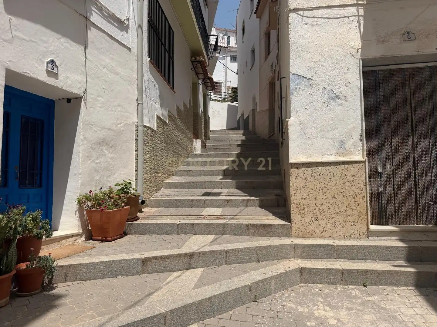 Vista exterior de Casa adosada en venda en Otívar amb Traster i Rentadora