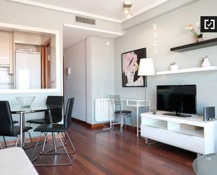 Living room of Flat to rent in  Madrid Capital  with Air Conditioner, Heating and Balcony