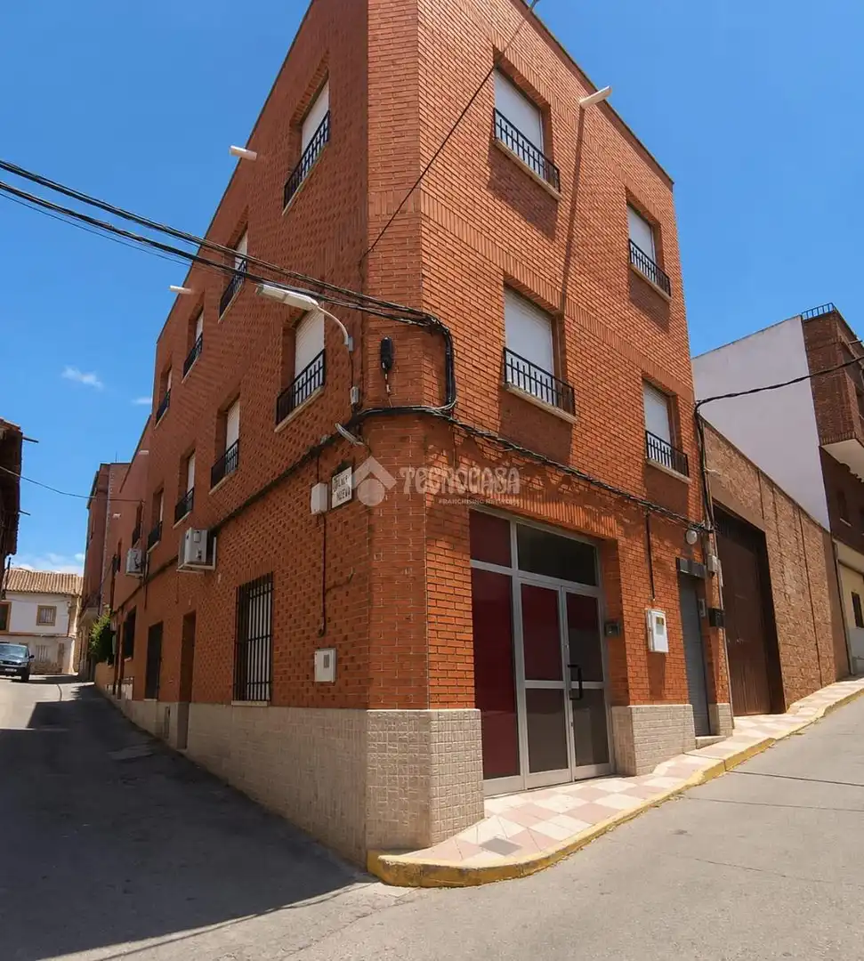 Vista exterior de Piso en venta en Los Navalucillos con Amueblado y Balcón