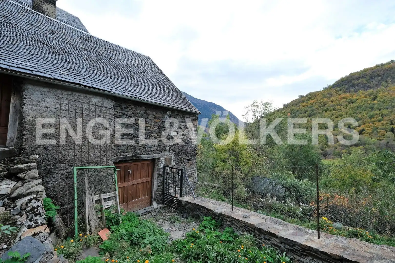 Vista exterior de Casa o chalet en venta en Bausen con Jardín privado