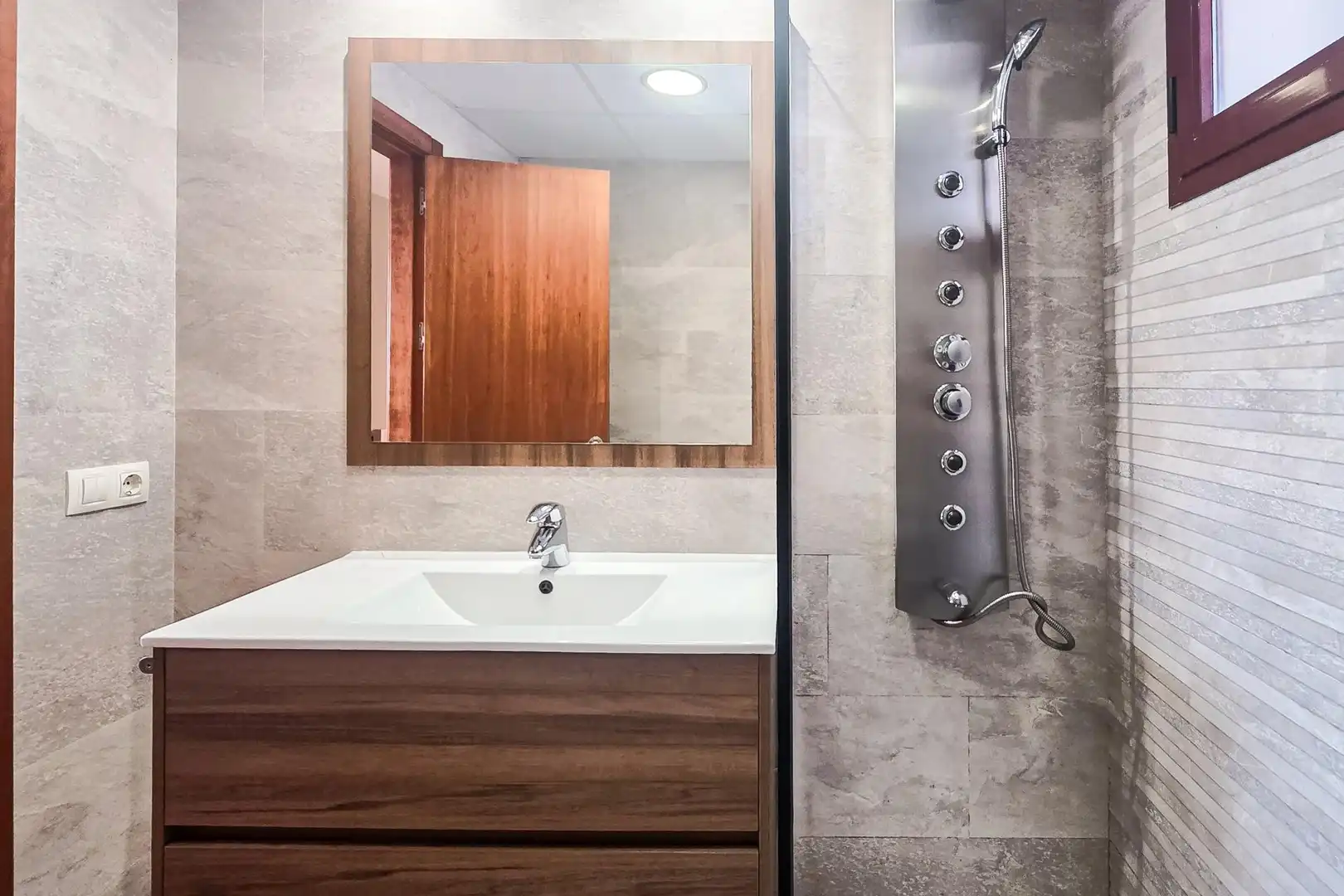 Badezimmer von Haus oder Chalet zum Verkauf in Montequinto mit Klimaanlage, Heizung und Terrasse