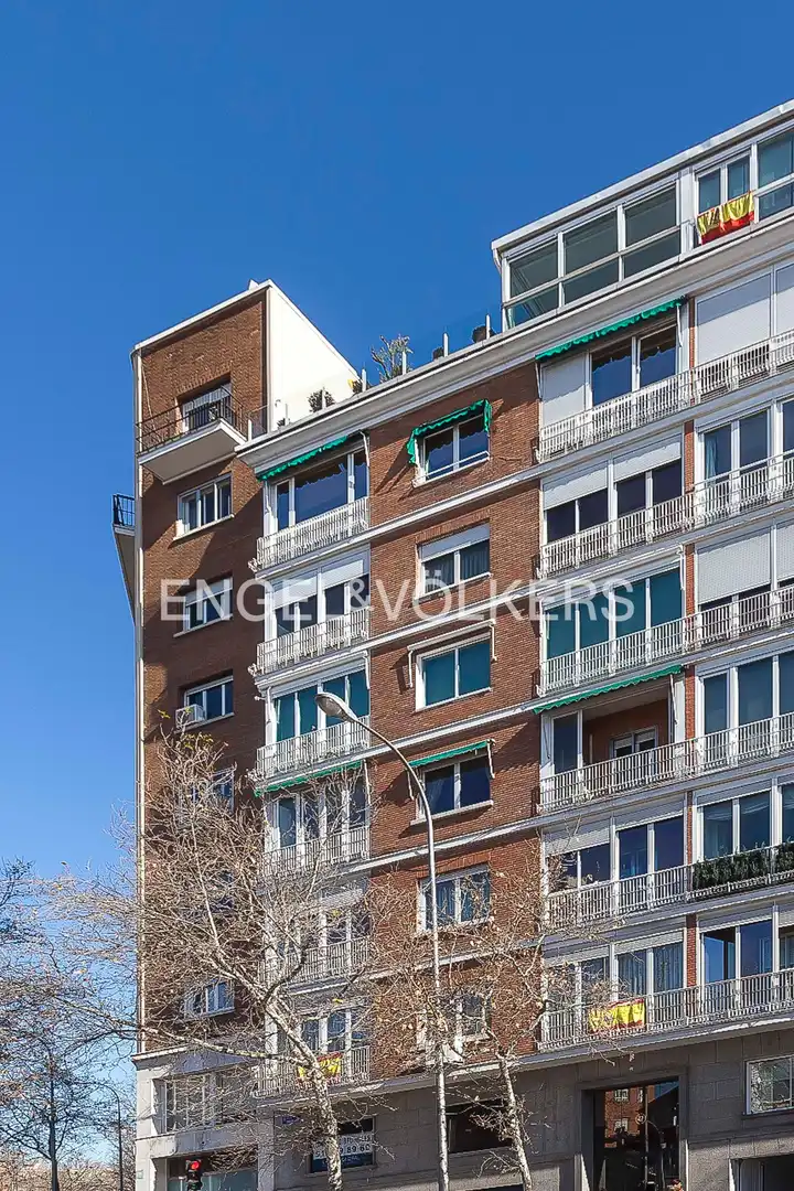 Vista exterior de Àtic de lloguer en Madrid amb Aire condicionat, Calefacció i Terrassa