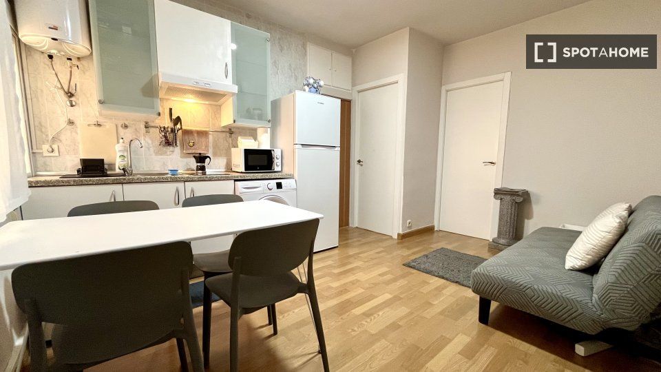 Kitchen of Flat to rent in  Madrid Capital  with Air Conditioner, Heating and Furnished