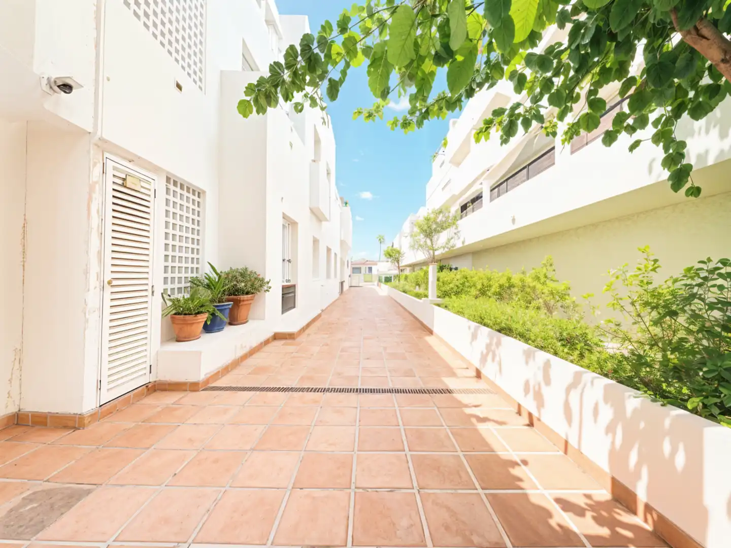 Exterior view of Flat for sale in Estepona  with Air Conditioner, Heating and Terrace
