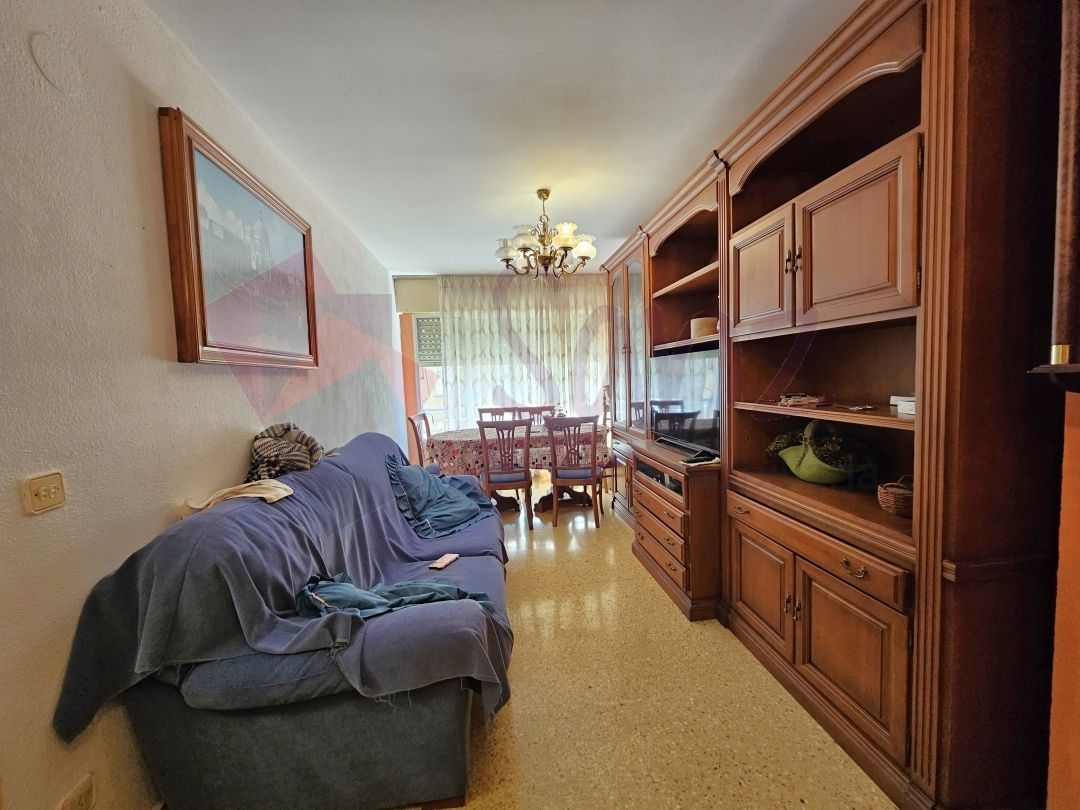 Sala d'estar de Apartament de lloguer en  Logroño amb Calefacció