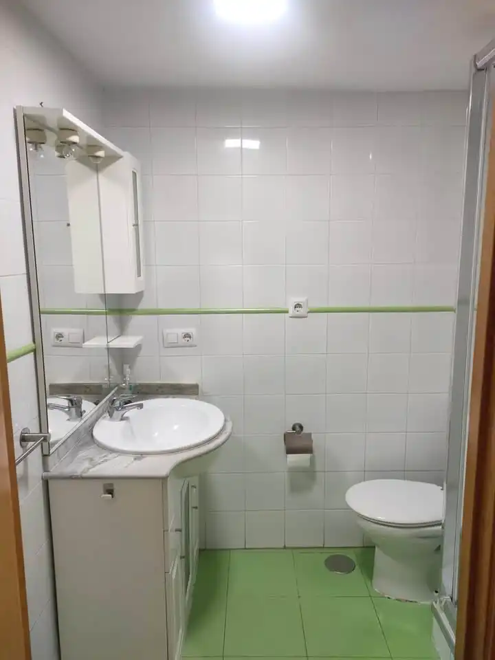 Bany de Pis de lloguer en Gijón  amb Calefacció, Parquet i Moblat