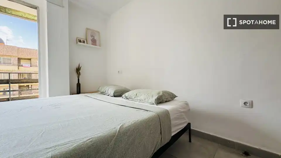 Habitación de Apartamento para compartir en Valencia con Aire acondicionado, Calefacción y Terraza
