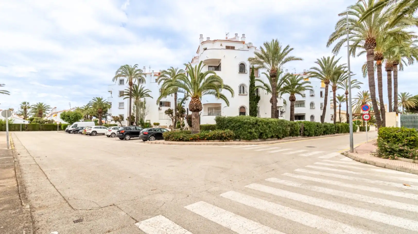 Außenansicht von Wohnungen zum Verkauf in Dénia mit Privatgarten und Schwimmbad