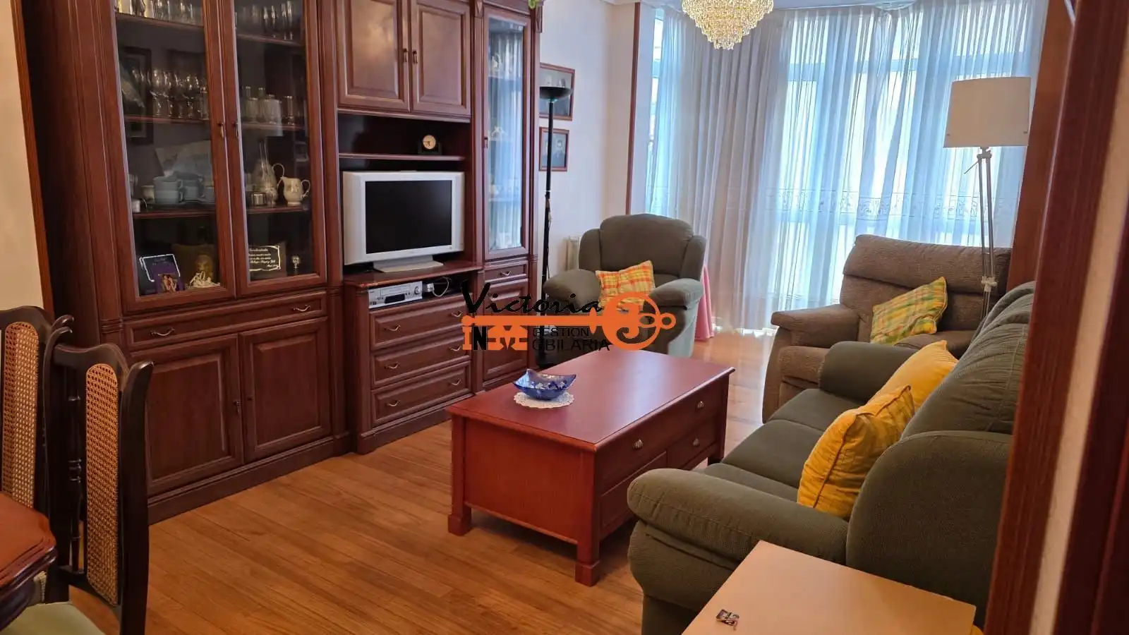 Sala d'estar de Pis en venda en Castro-Urdiales amb Calefacció