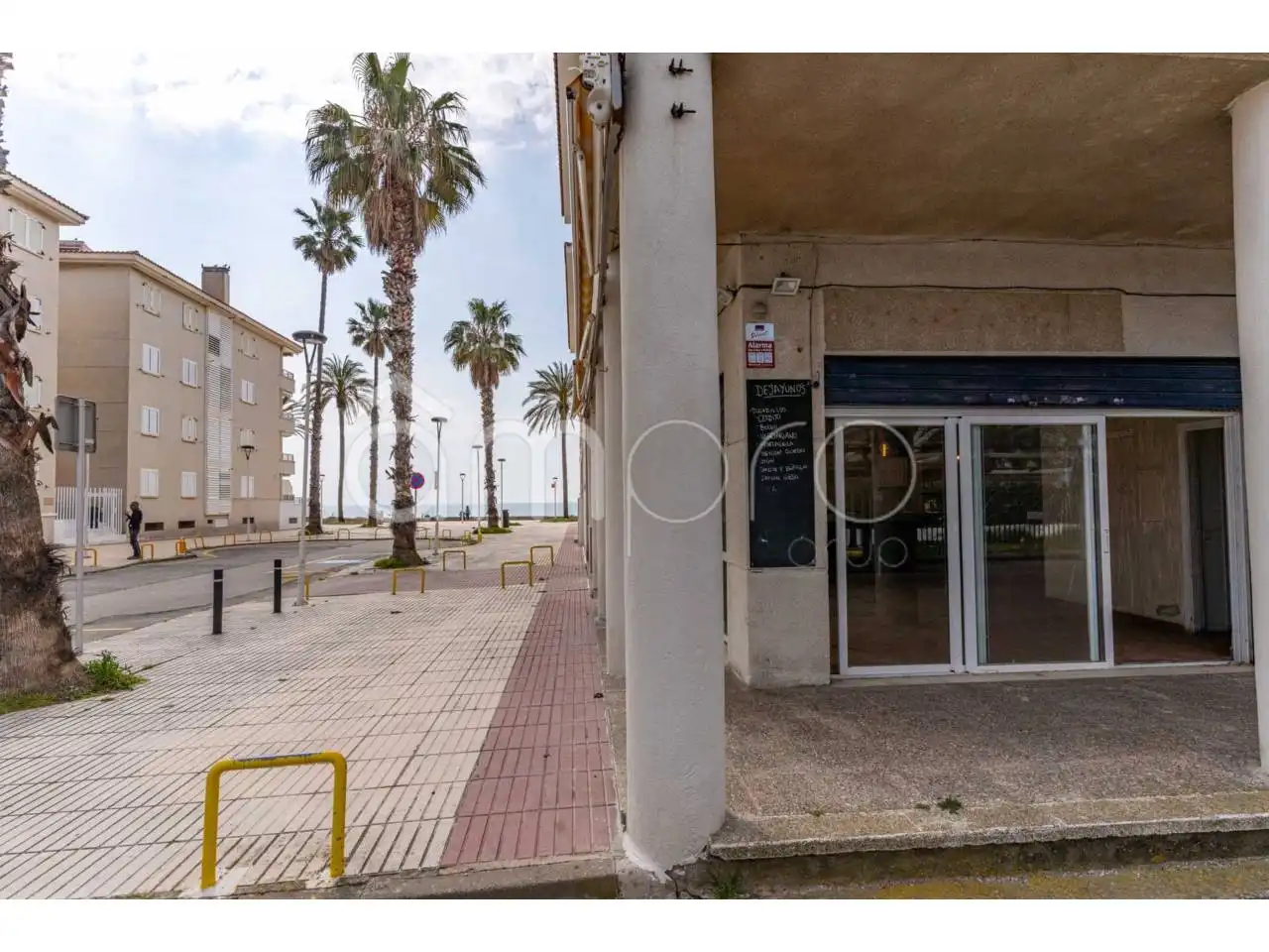 Vista exterior de Local en venda en El Vendrell