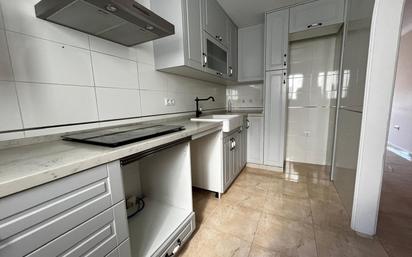 Kitchen of Flat to rent in Algeciras  with Balcony