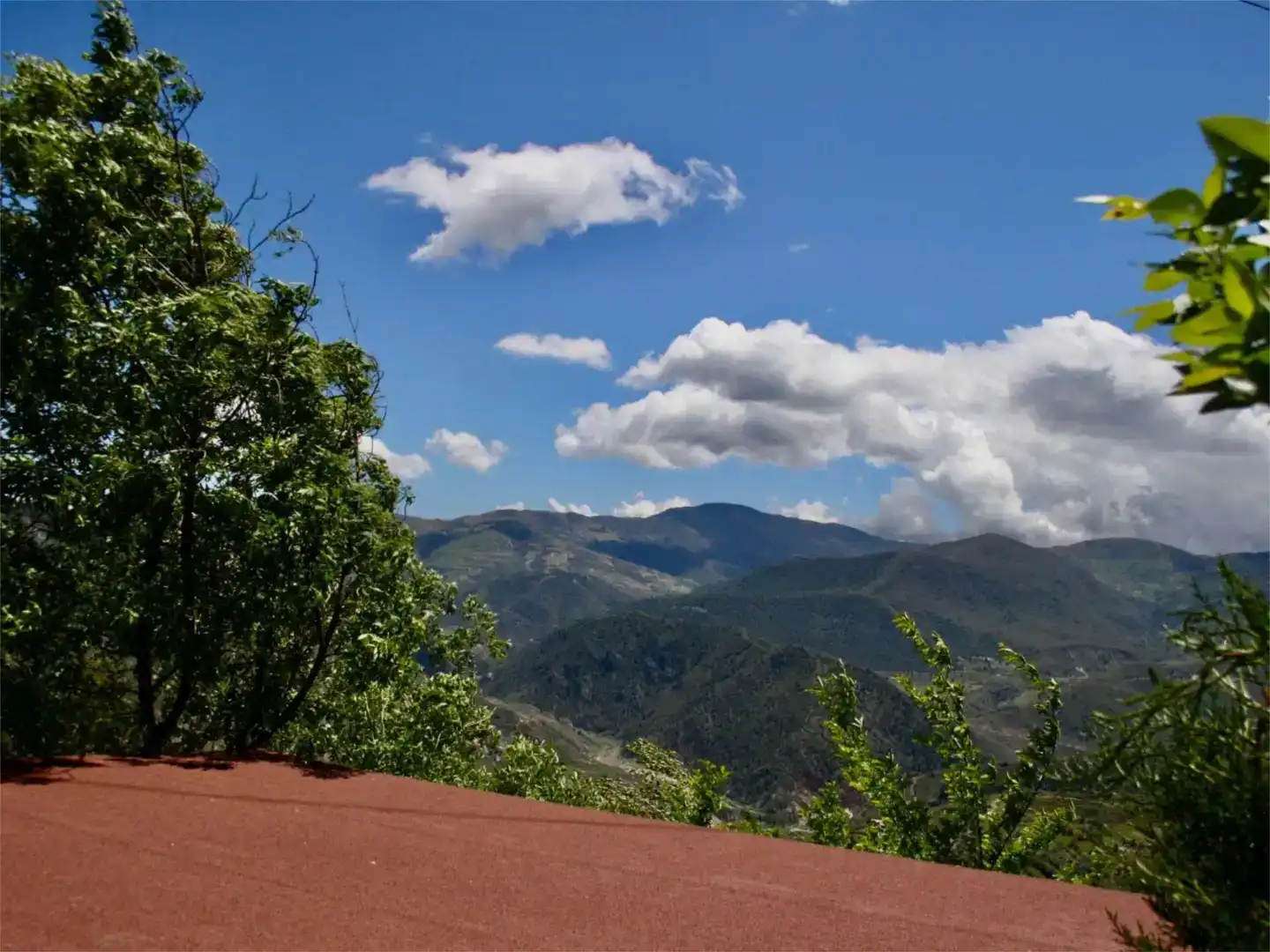 Vista exterior de Finca rústica en venda en Carataunas amb Balcó