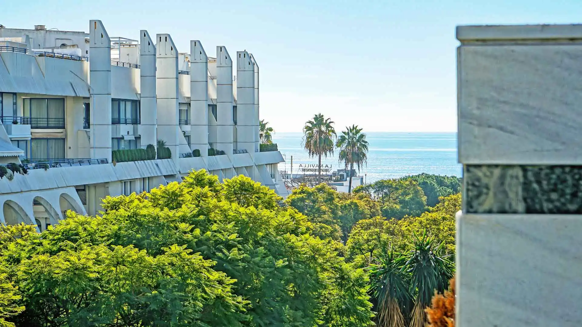 Vista exterior de Apartament en venda en Marbella amb Aire condicionat, Terrassa i Piscina