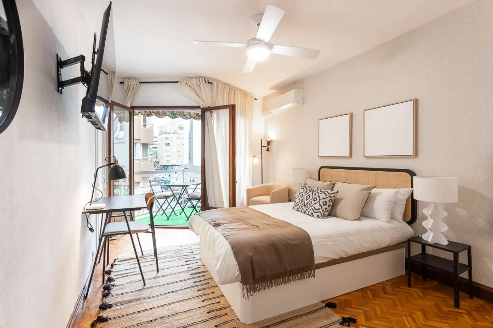 Room in Ensanche - Diputación