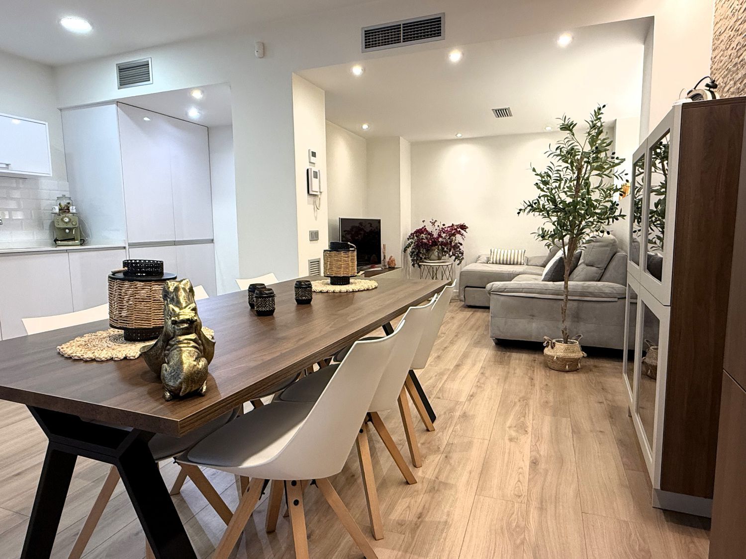 Dining room of Planta baja for sale in Sant Boi de Llobregat  with Air Conditioner, Heating and Parquet flooring