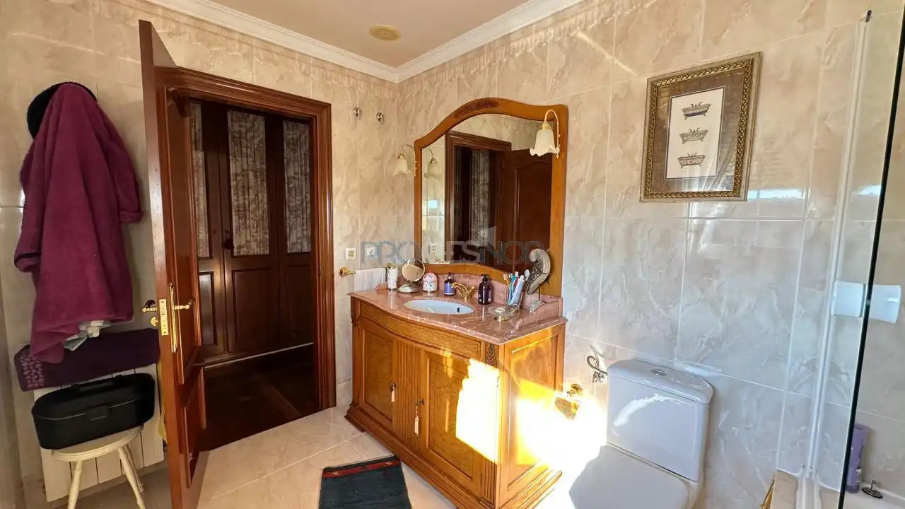 Baño de Casa o chalet en venta en Sariegos con Calefacción, Jardín privado y Terraza
