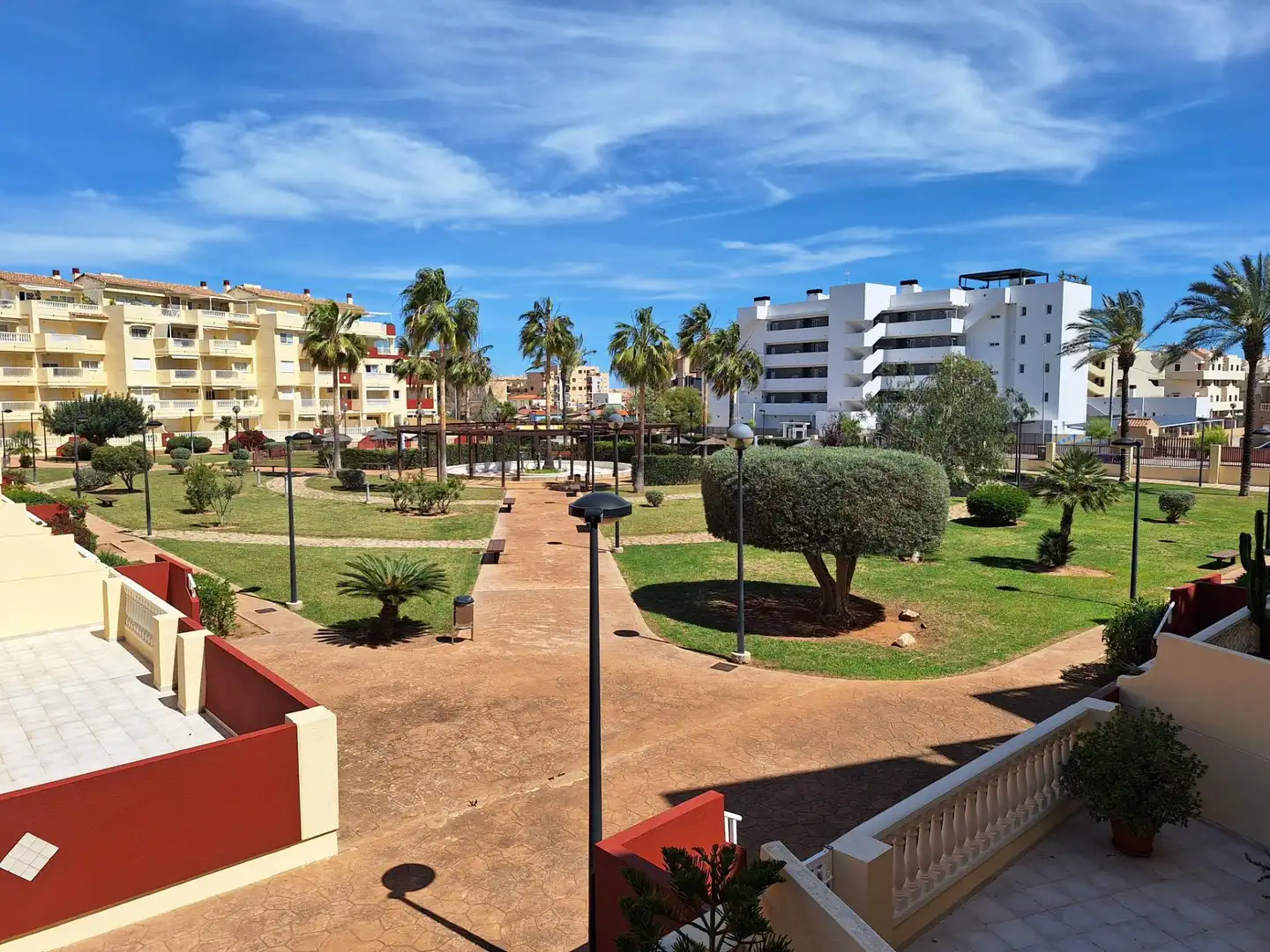 Außenansicht von Wohnungen zur Miete in Dénia mit Klimaanlage, Heizung und Privatgarten