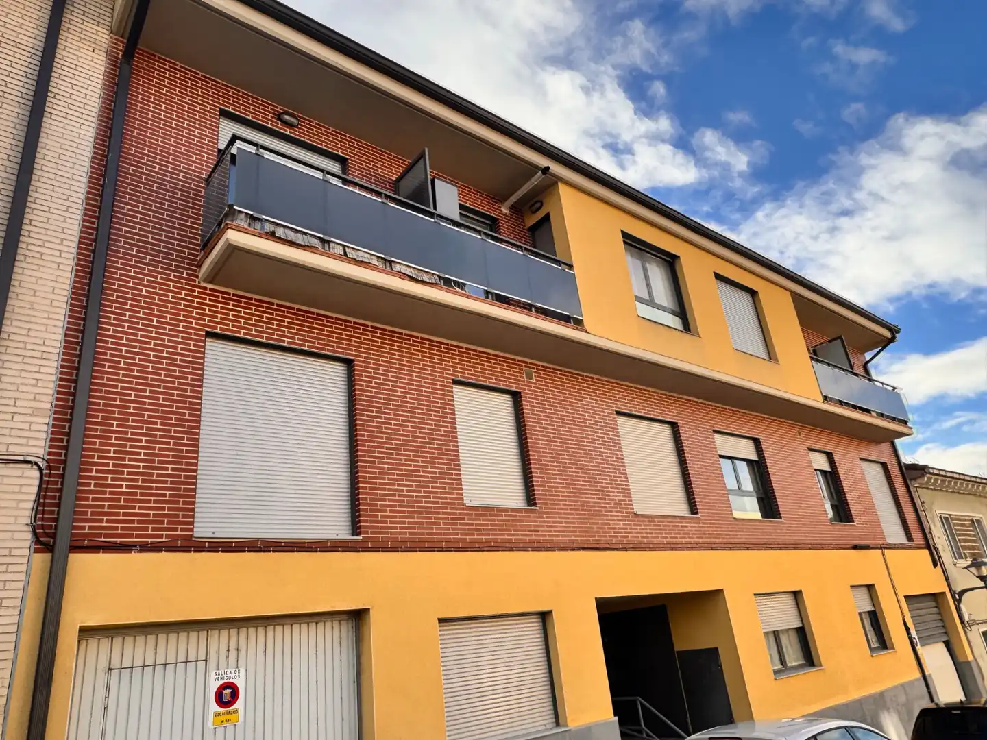 Vista exterior de Apartamento en venta en Sabiñánigo con Calefacción, Terraza y Trastero