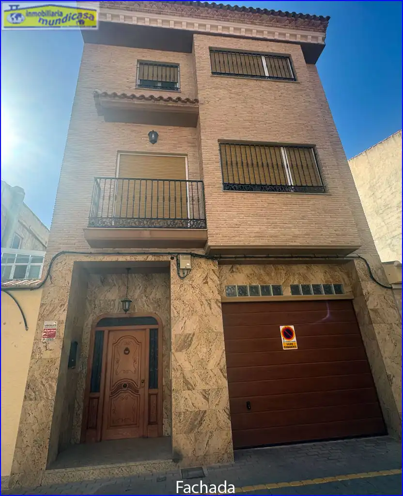 Casa a schiera con terrazza in vendita a Calle Zarandona