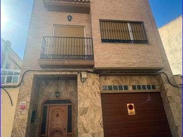 Reihenhaus mit Balkon zum Verkauf in Calle Zarandona