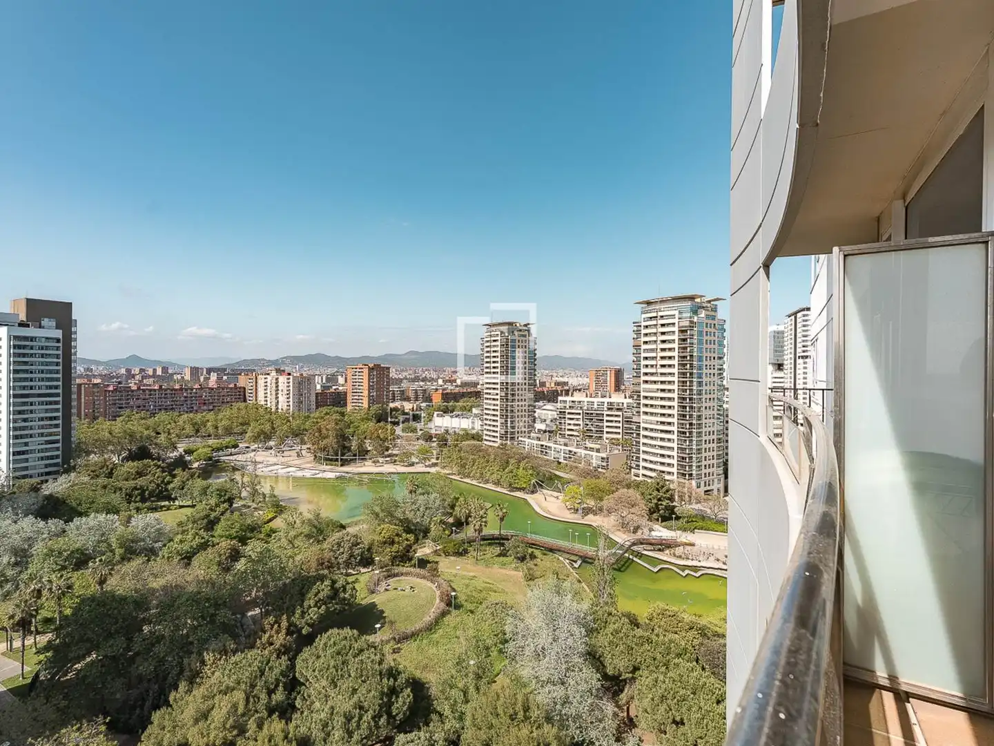 Außenansicht von Wohnung zum Verkauf in Barcelona mit Klimaanlage, Heizung und Abstellraum
