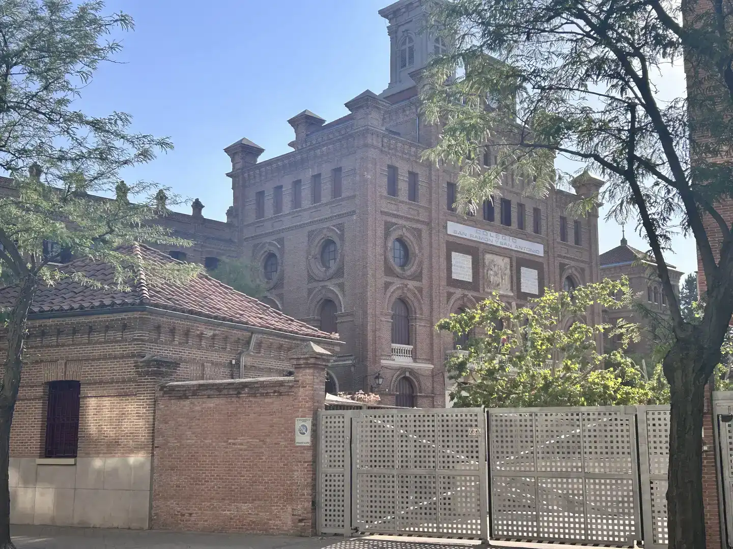 Vista exterior de Pis en venda en  Madrid Capital amb Aire condicionat i Balcó