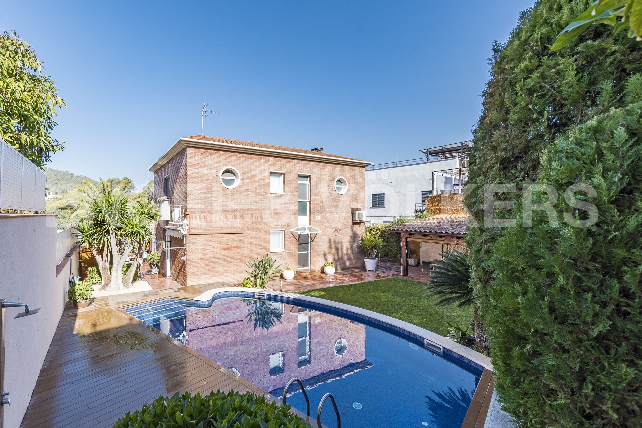 Piscina de Casa o xalet en venda en Sant Boi de Llobregat amb Aire condicionat, Calefacció i Jardí privat
