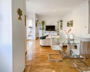 Sala d'estar de Apartament de lloguer en  Madrid Capital amb Aire condicionat i Calefacció