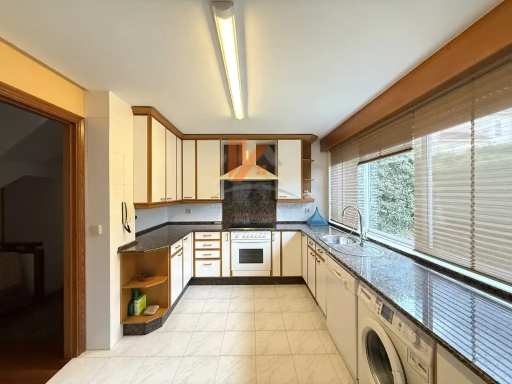 Cocina de Casa adosada en venta en Brión con Jardín privado, Terraza y Piscina