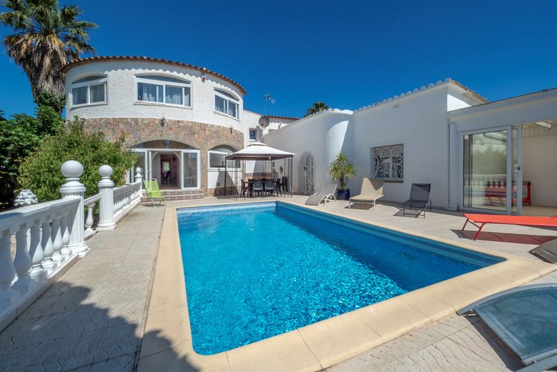 Piscina de Casa o chalet en venta en Empuriabrava con Aire acondicionado, Terraza y Piscina