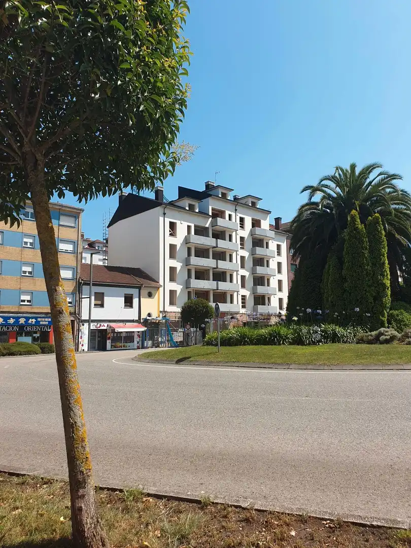Commercial properties for sale in Avenida de Oviedo, 74, Lugones