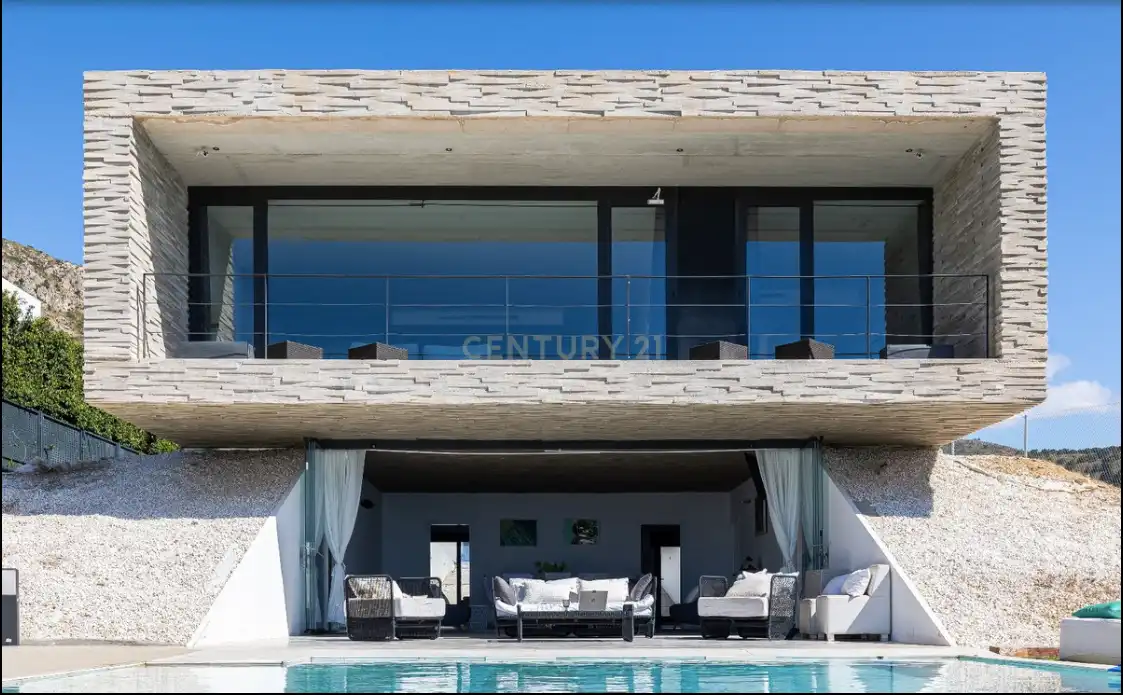 Vista exterior de Casa o xalet en venda en Benalmádena amb Aire condicionat, Piscina i Rentadora