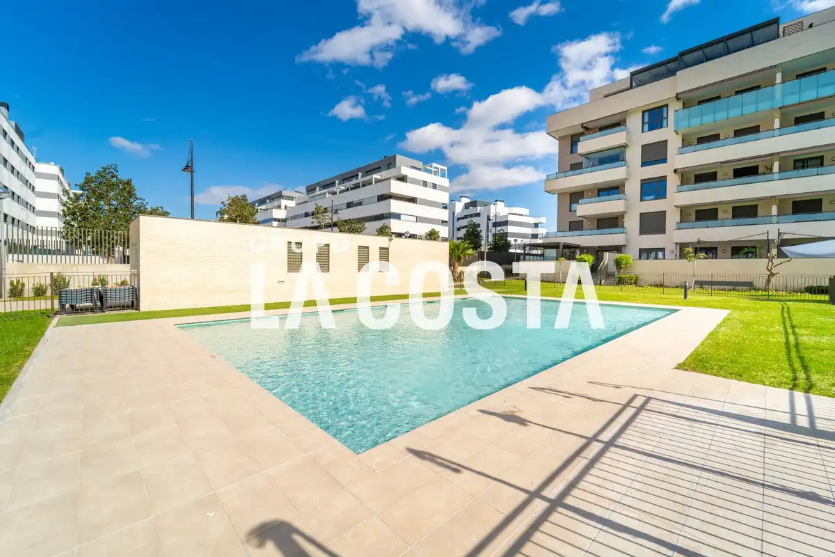 Piscina de Ático en venta en Torremolinos con Aire acondicionado, Terraza y Trastero