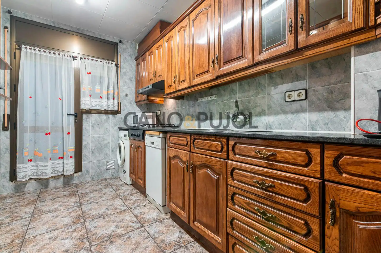 Kitchen of Buildings for sale in Rubí