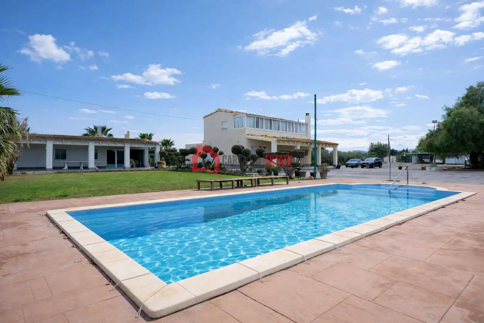 Detached house with pool for sale in Corinto - Almarda