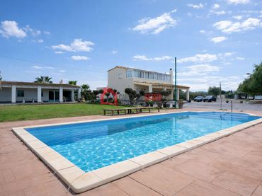 Chalet con piscina en venta en Corinto - Almarda