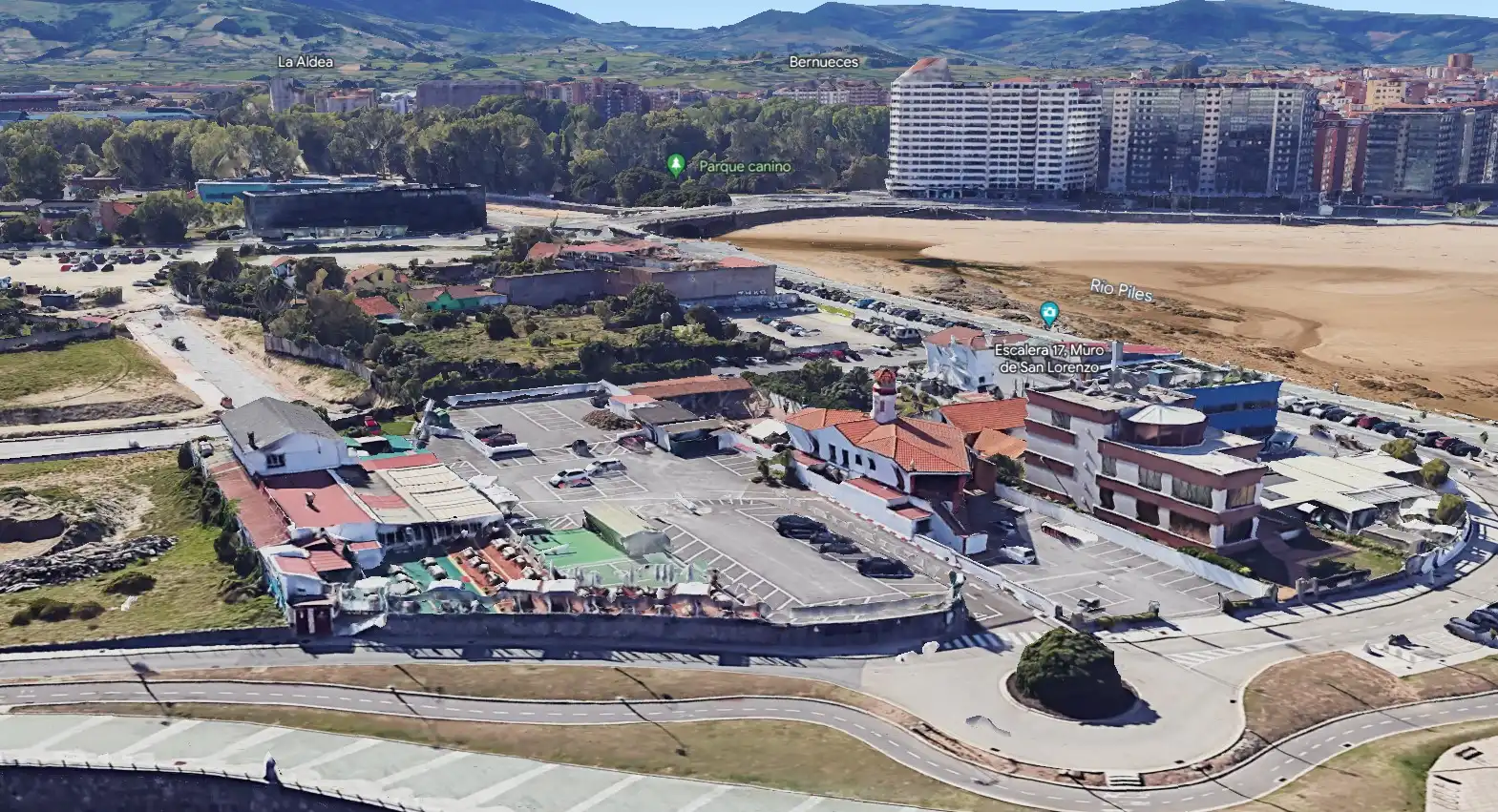 Aparcament de Residencial en venda en Gijón 