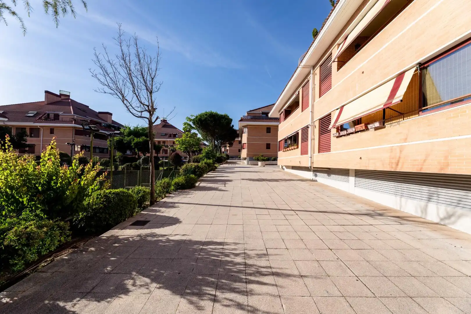 Vista exterior de Ático en venta en Las Rozas de Madrid con Aire acondicionado, Calefacción y Jardín privado