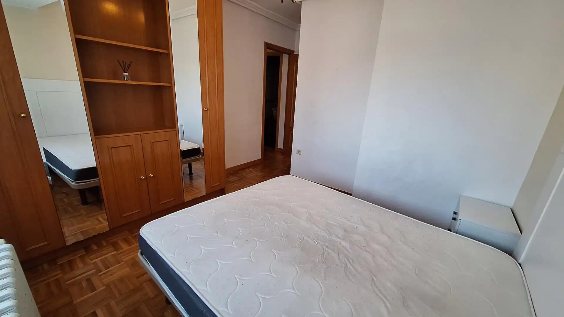 Habitación de Apartamento de alquiler en Burgos con Calefacción