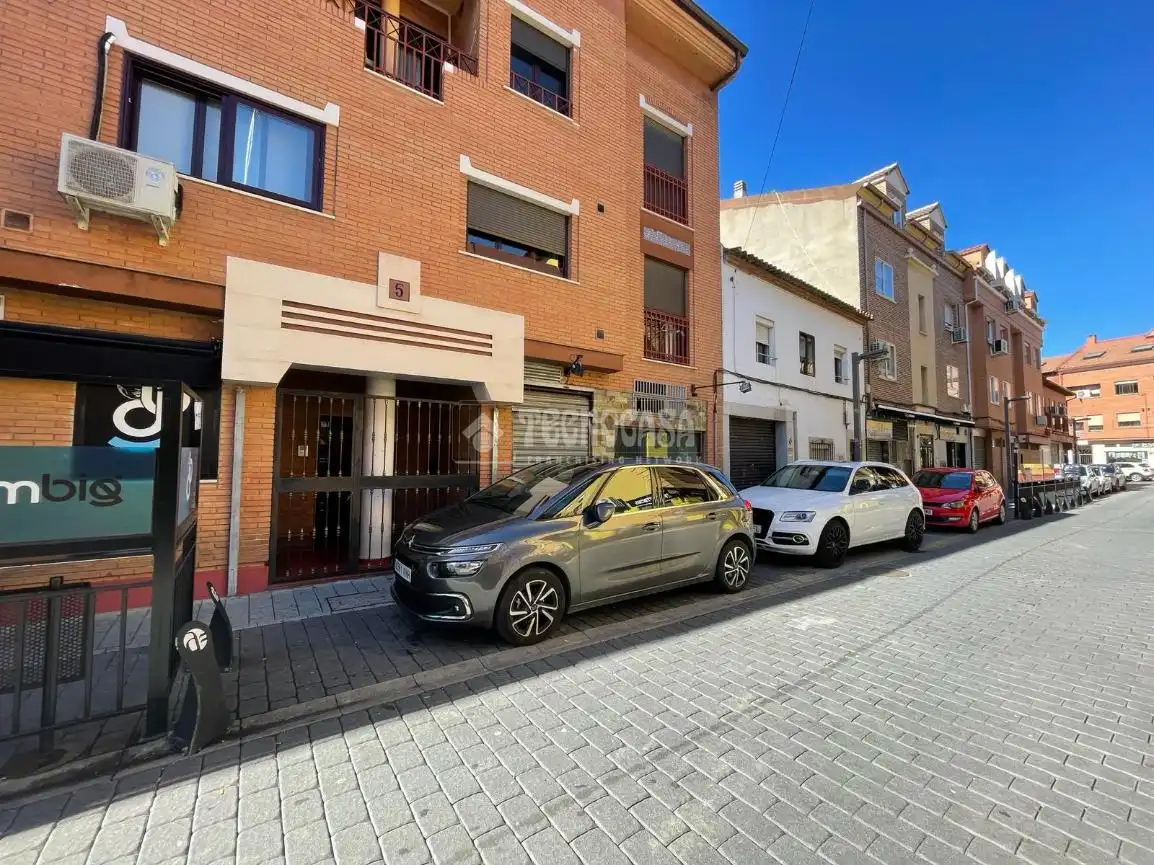 Vista exterior de Local en venda en Azuqueca de Henares