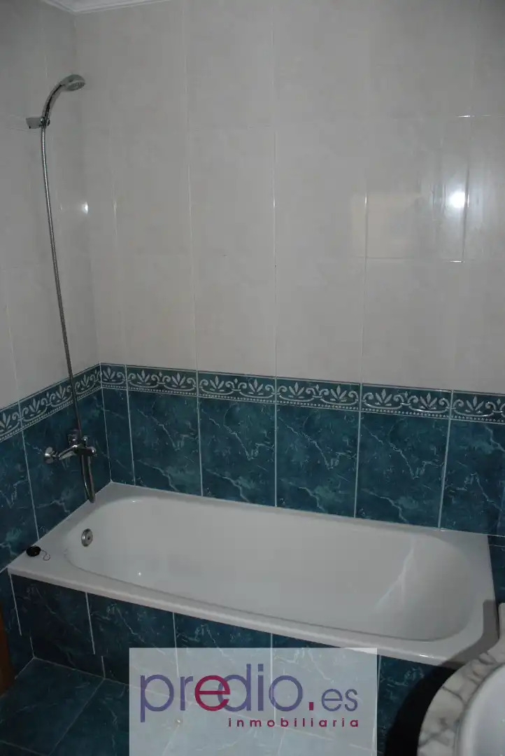 Baño de Piso en venta en Lugo con Calefacción, Parquet y Trastero