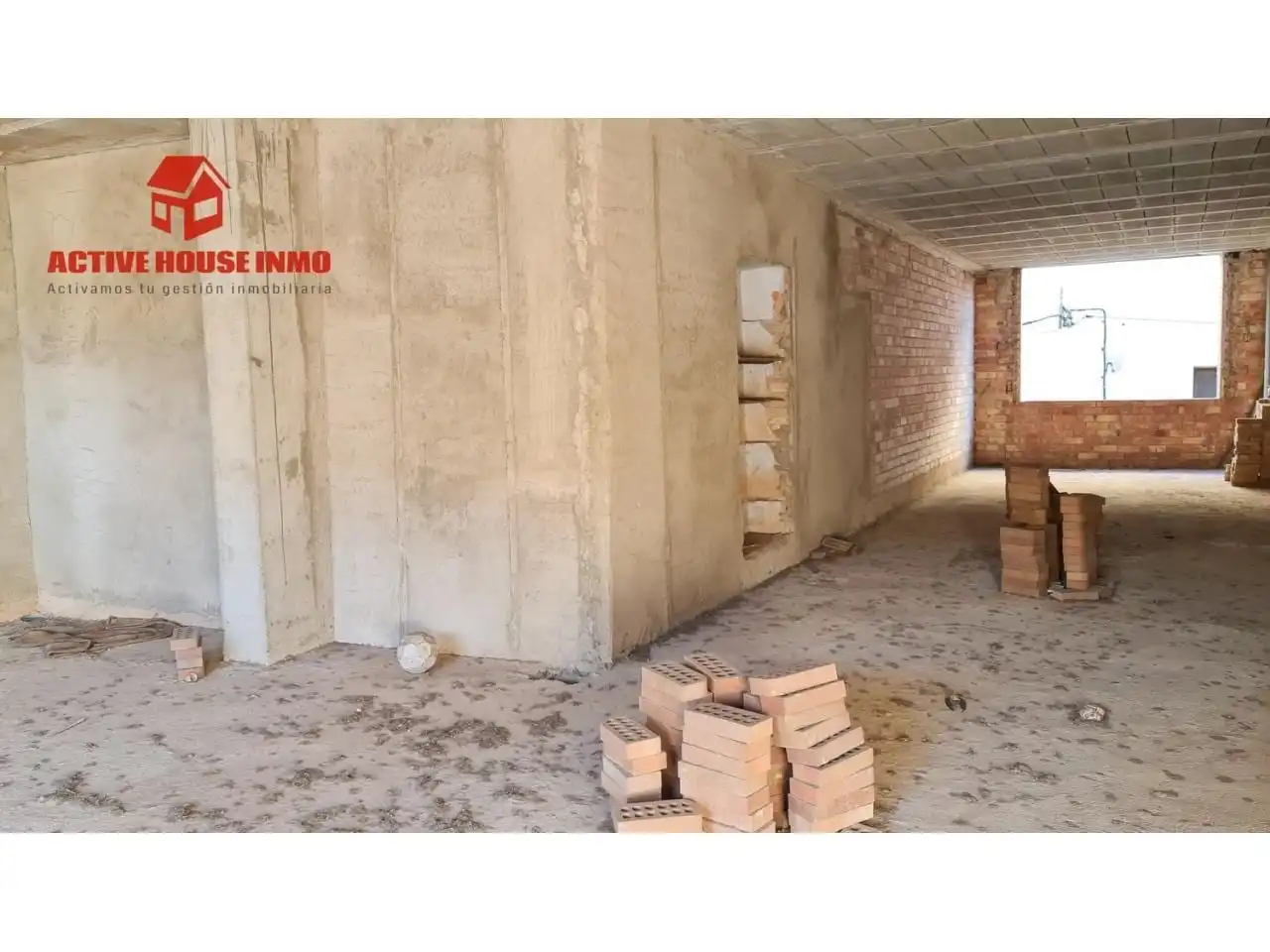 Casa adosada en venda en Santa Bàrbara amb Terrassa i Balcó
