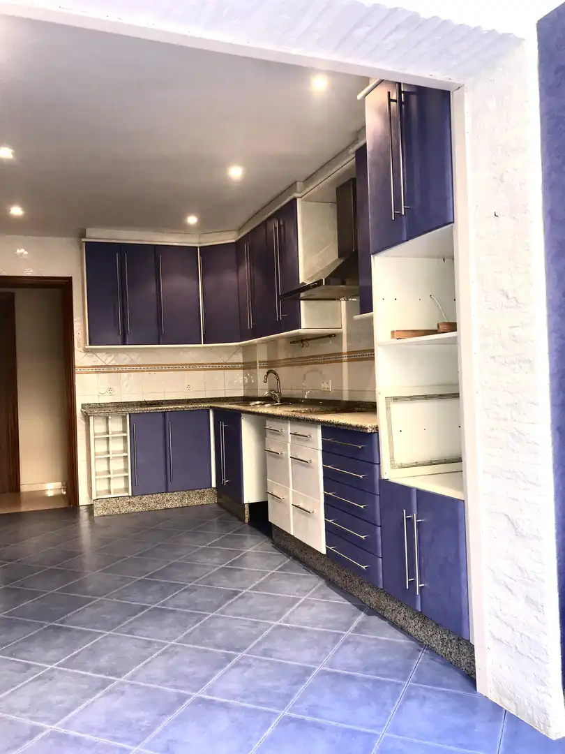 Cocina de Casa adosada en venta en Plasencia con Aire acondicionado, Calefacción y Jardín privado