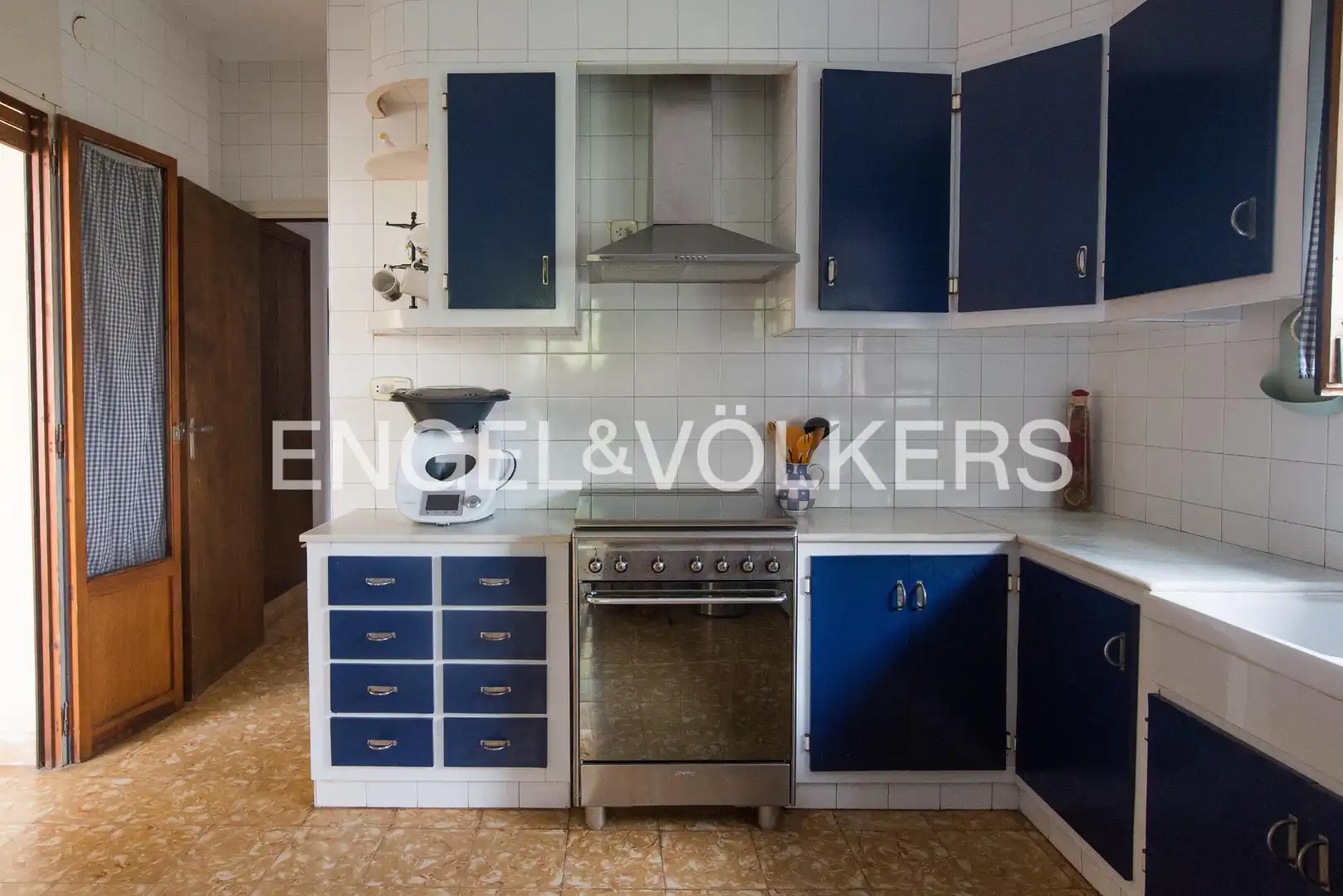 Cuina de Casa o xalet en venda en Benicasim / Benicàssim amb Calefacció, Jardí privat i Terrassa