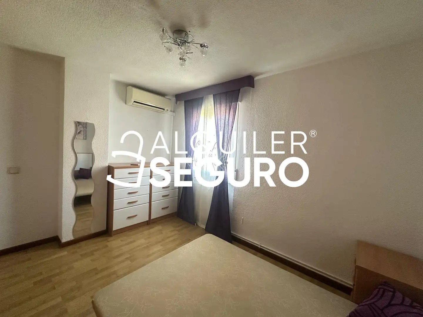 Bedroom of Flat for rent in Madrid  with Air Conditioner, Heating and Furnished