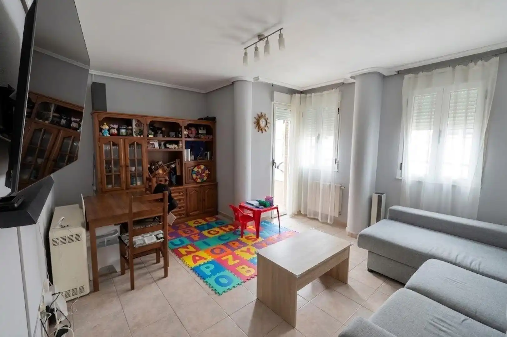 Sala d'estar de Pis en venda en Fabero amb Calefacció i Moblat
