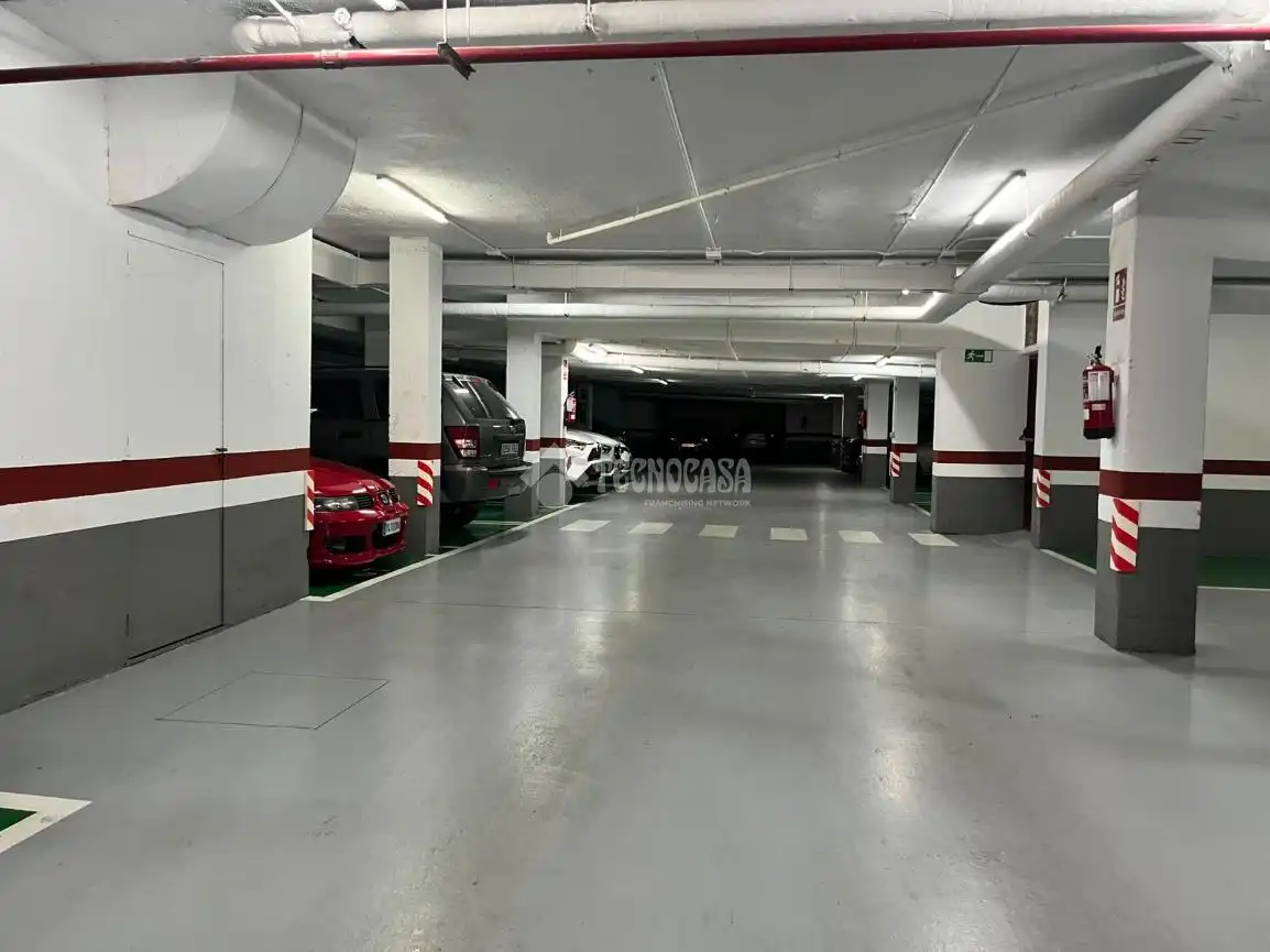 Parking de Piso en venta en Alcalá de Henares con Aire acondicionado